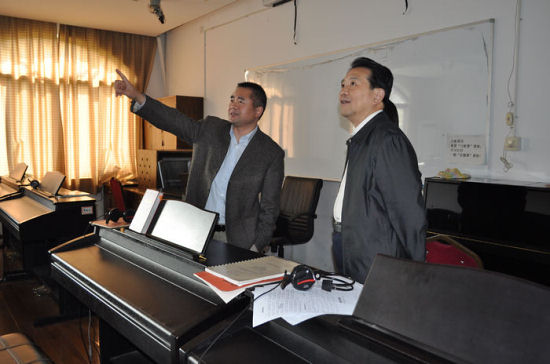 市政协民宗委领导走访华东神学院 市政协民宗委领导走访华东神学院